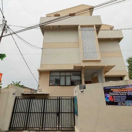 Koolkost Syariah Near Kampus Utama Universitas Budi Luhur Mencil Exterior photo
